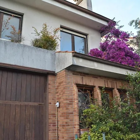 In With A Community Pool Miengo