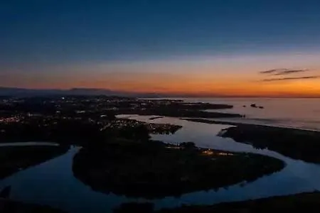 In With A Community Pool Prázdninový dům