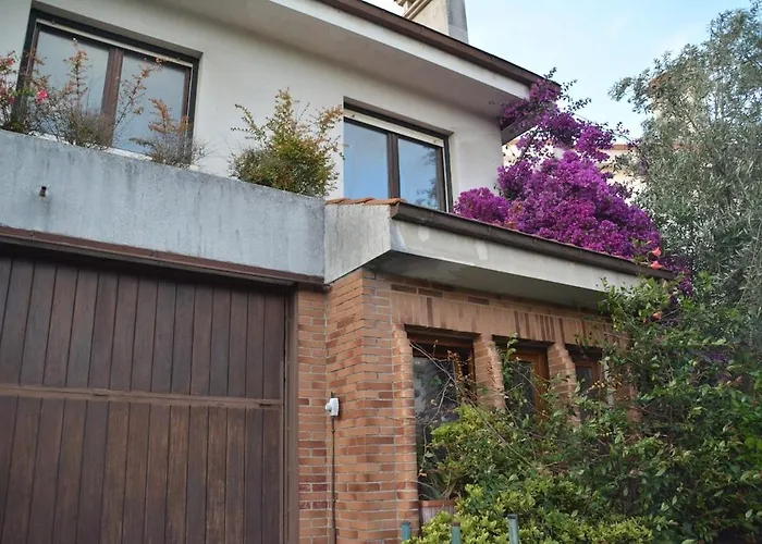 In With A Community Pool Miengo