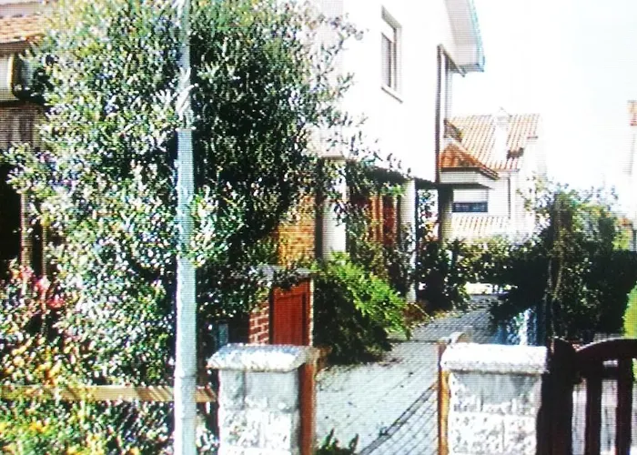 In With A Community Pool Miengo